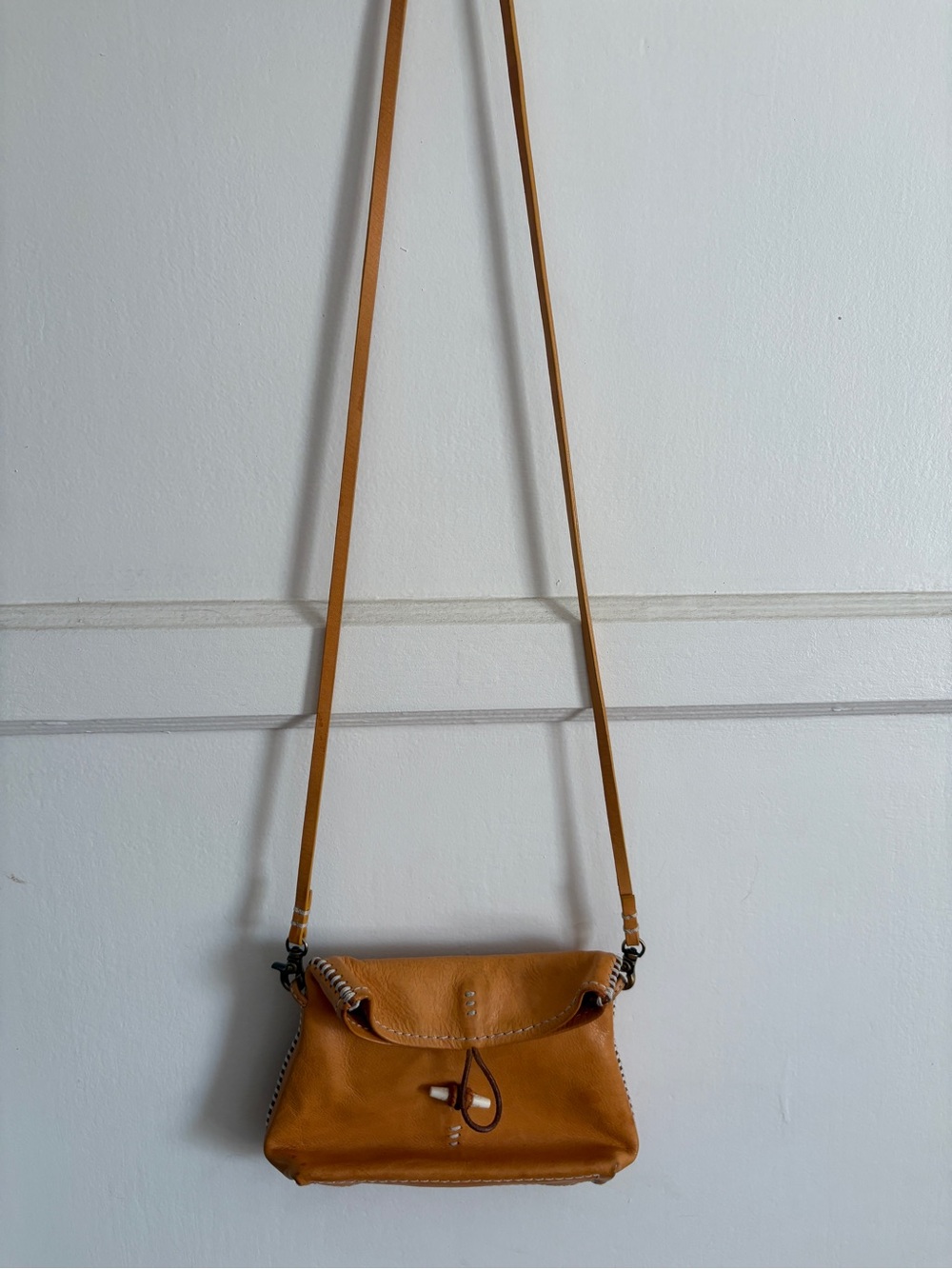 Stylish Cognac Tan Leather Crossbody Tommy Bahama Bag